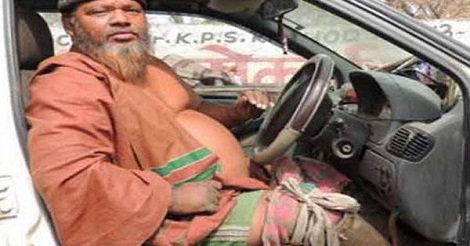 গাড়ি চালিয়ে আসেন ভিক্ষা করতে, মাসে উপার্জন ১ লাখ