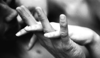 পুরুষ নারীর প্রতি কতটা উদার আঙুলই বলে দেবে