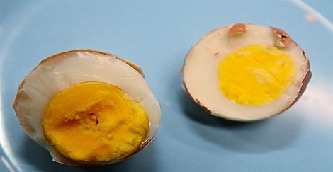 এক মিনিটেই চিনে নিন নকল ডিম