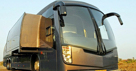 কিং খানের চলন্ত রাজপ্রাসাদ