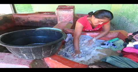 কাপড়ের দাগ তোলার সবচাইতে সহজ পদ্ধতি জেনে নিন