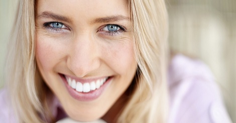 দাঁতকে ধবধবে সাদা করতে যা করবেন