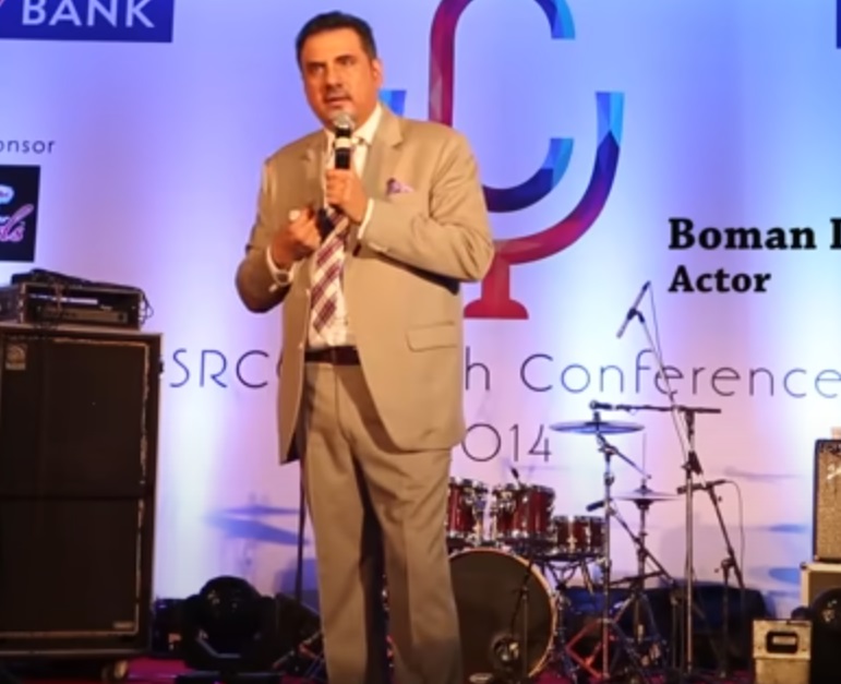 বোমান ইরানি হোটেলের ‘ওয়েটার’ ছিলেন